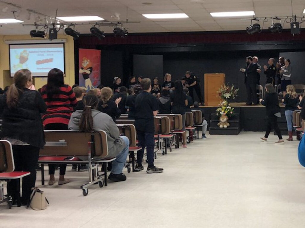 Midlands Students Receive Big Donation At Annual D A R E Graduation D 